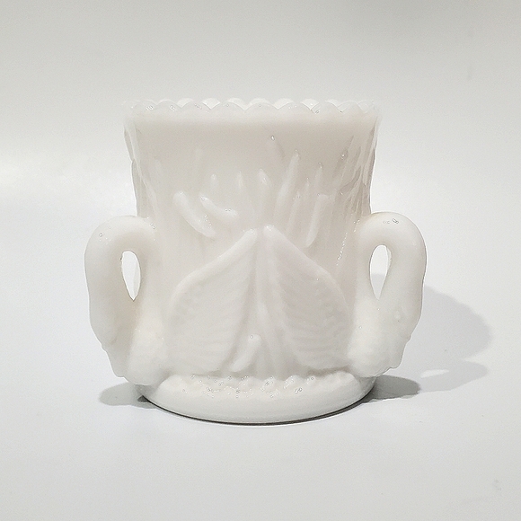 Vntg "Swan" Milk Glass Toothpick Holder by Westmoreland - Picture 3 of 14